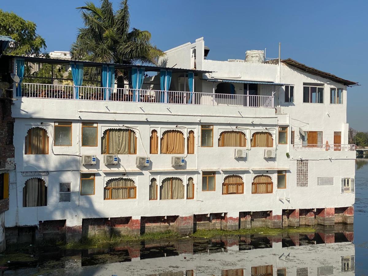Natural Lake View Hotel Udaipur Dış mekan fotoğraf
