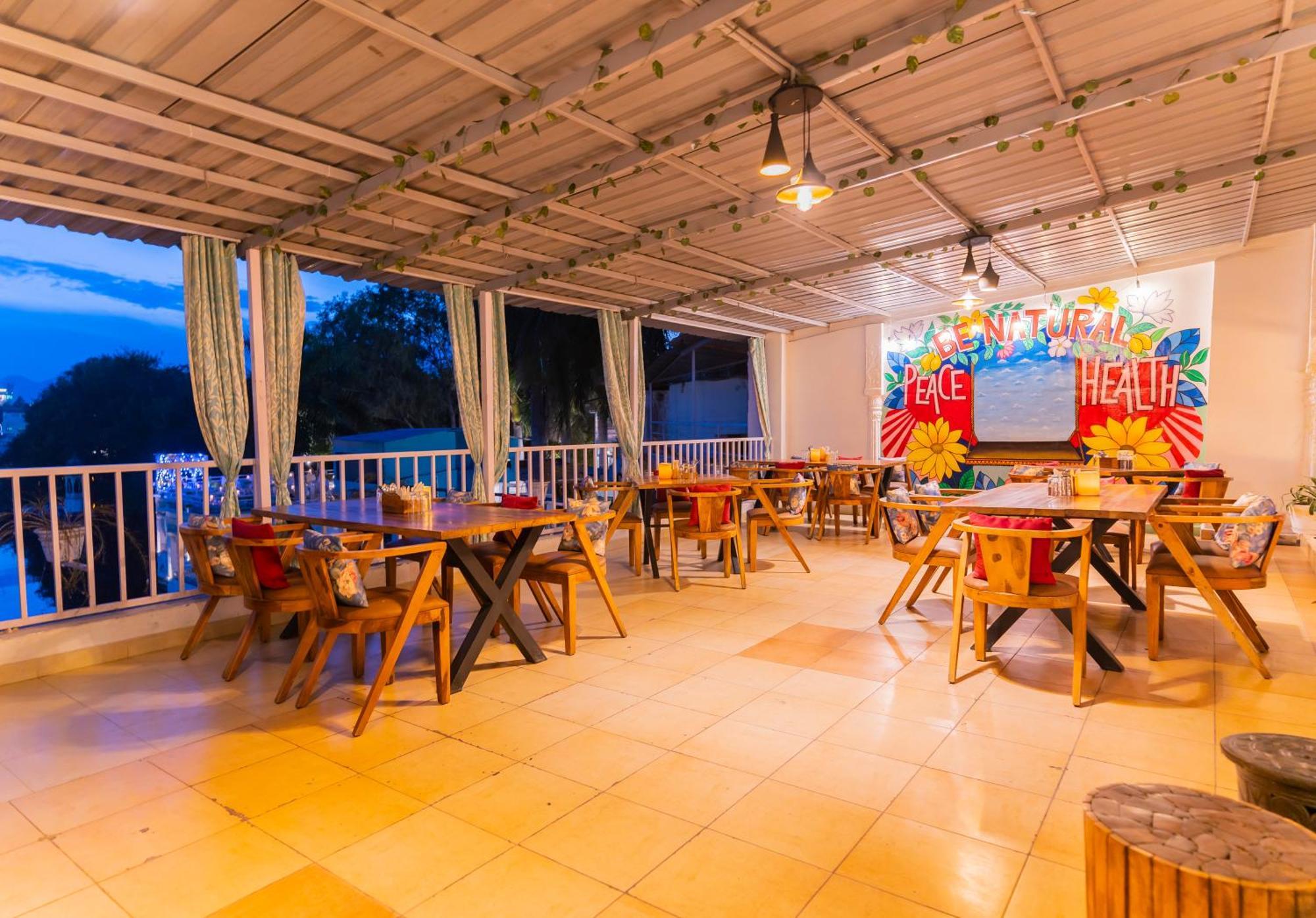 Natural Lake View Hotel Udaipur Dış mekan fotoğraf