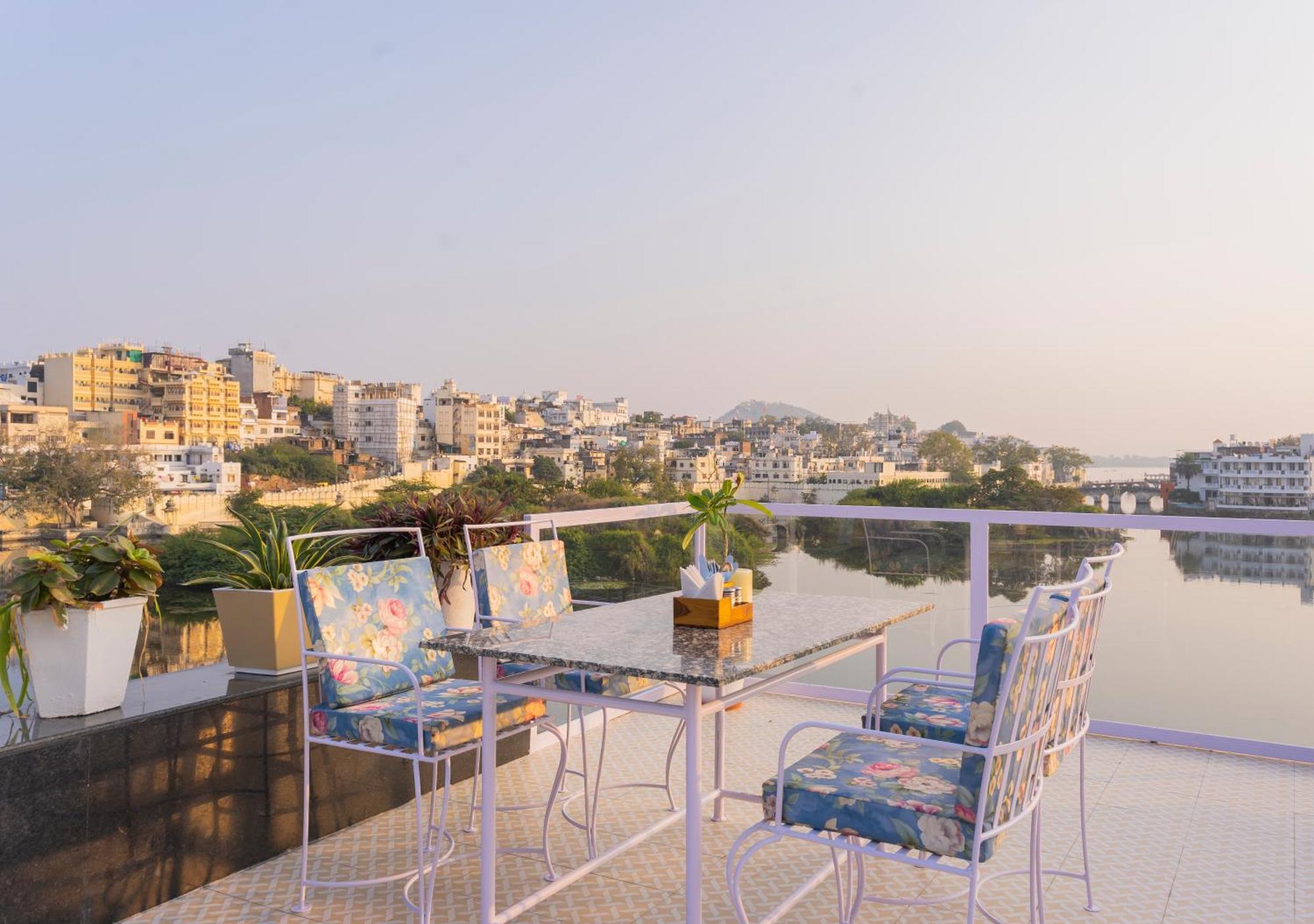 Natural Lake View Hotel Udaipur Dış mekan fotoğraf