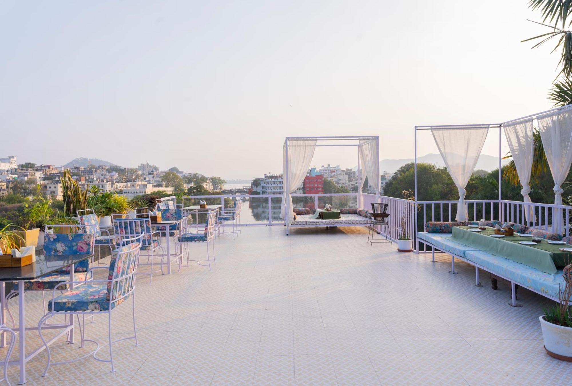 Natural Lake View Hotel Udaipur Dış mekan fotoğraf