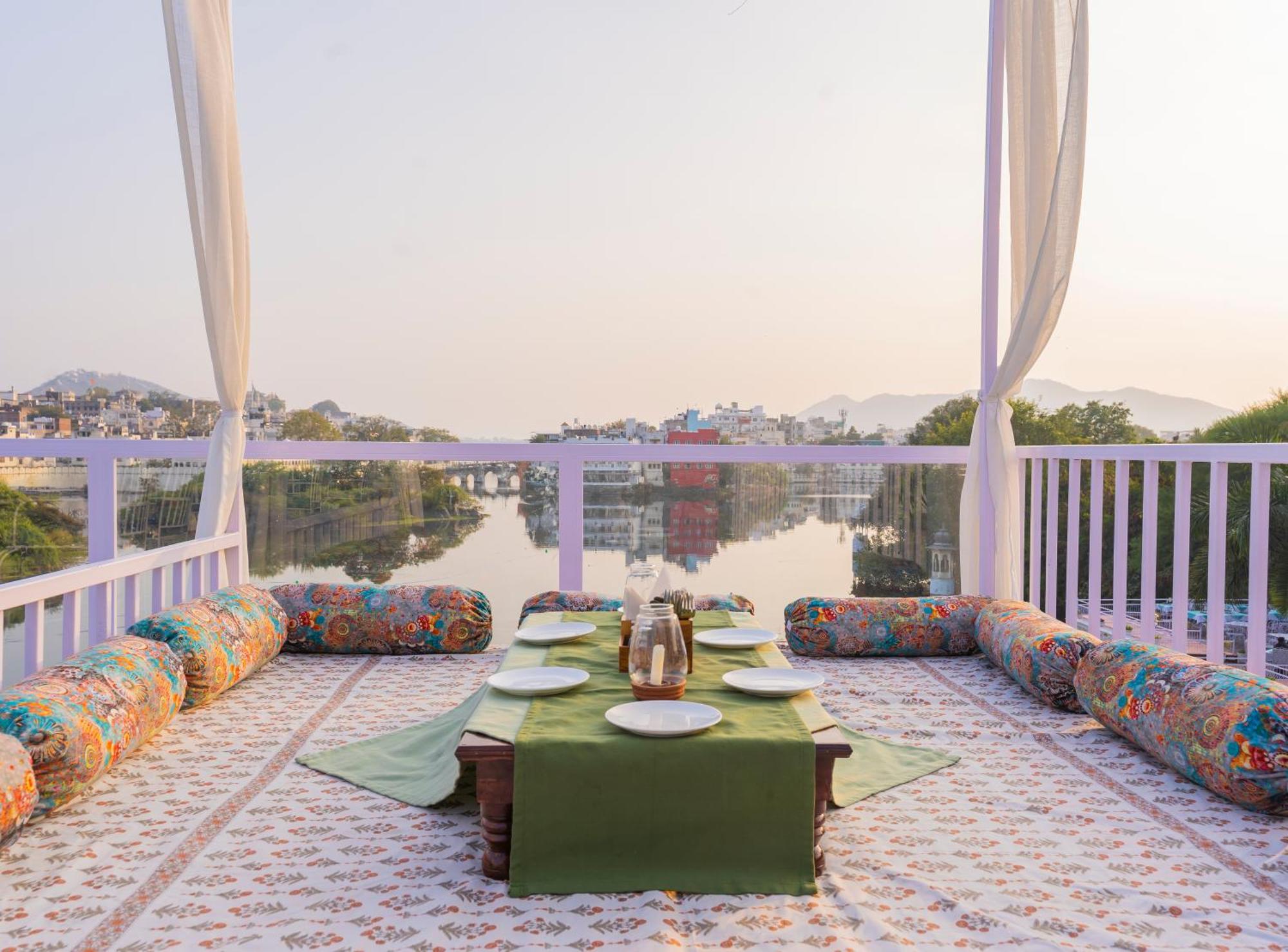 Natural Lake View Hotel Udaipur Dış mekan fotoğraf