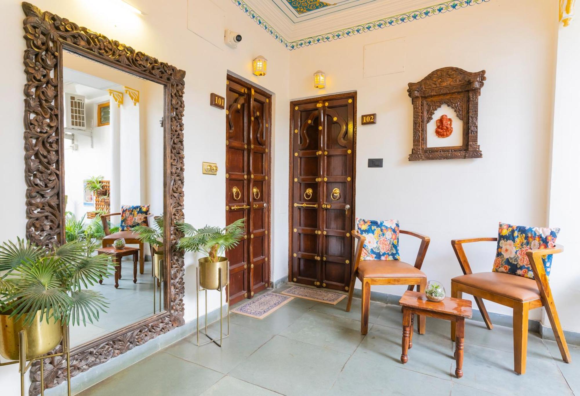 Natural Lake View Hotel Udaipur Dış mekan fotoğraf