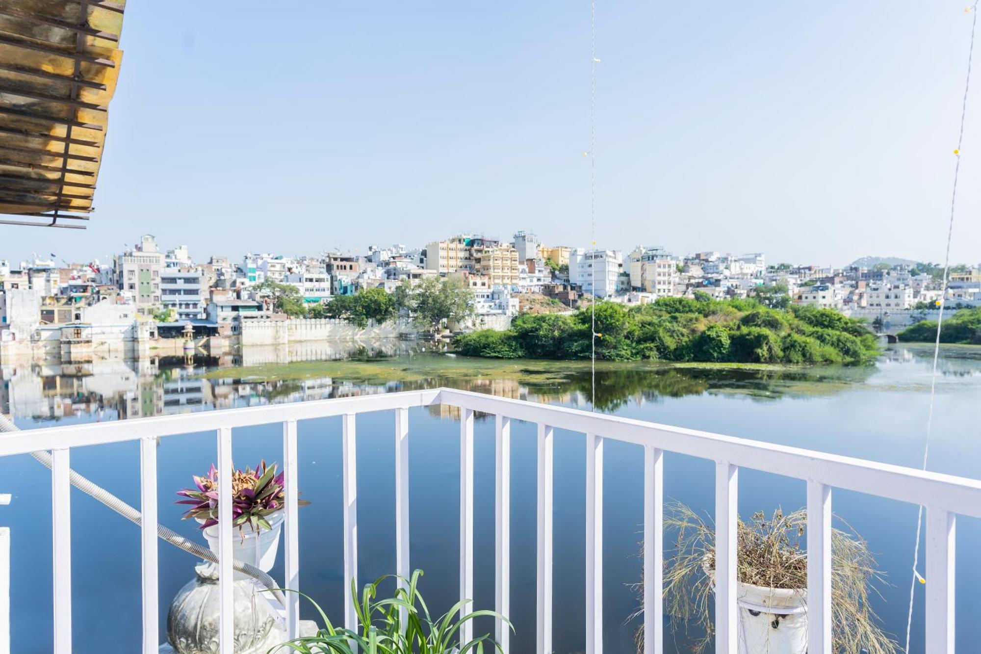 Natural Lake View Hotel Udaipur Dış mekan fotoğraf