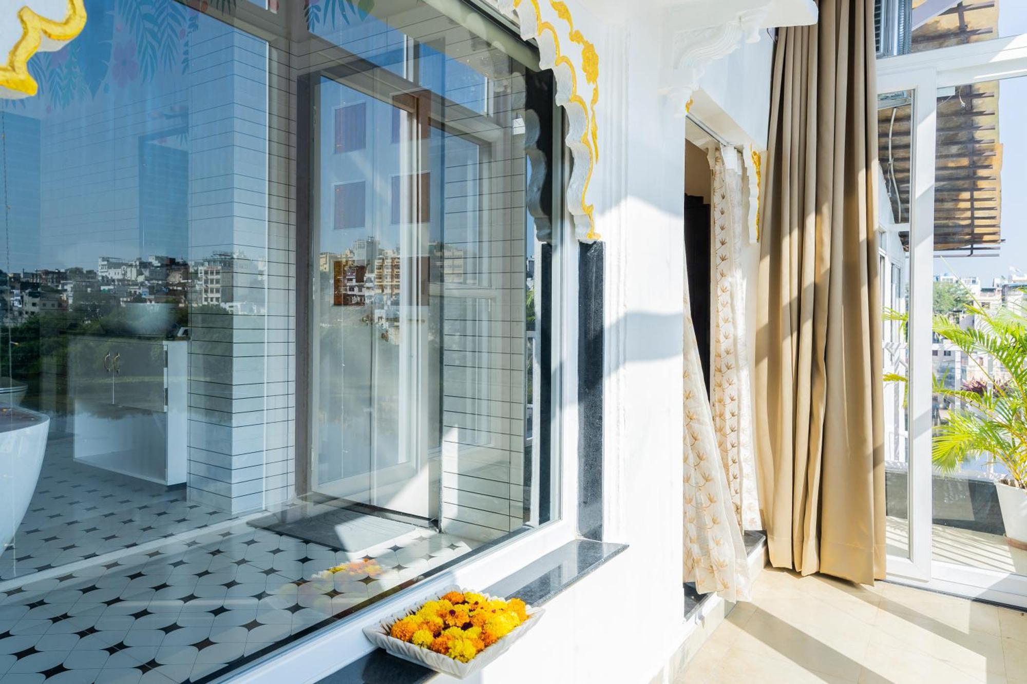 Natural Lake View Hotel Udaipur Dış mekan fotoğraf